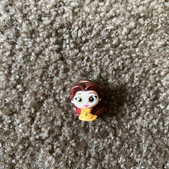 Disney Doorables Series 8 Scented Beauty and the Beast - Belle - Special Edition - Picture 4 of 6